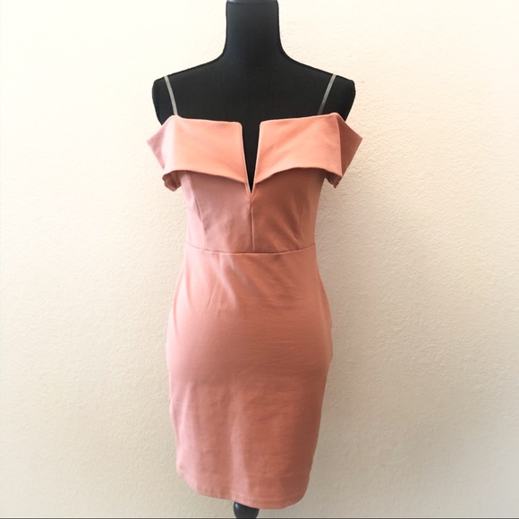Solemio Dresses & Skirts - NWT Off The Shoulder Body Con Dress in Mauve